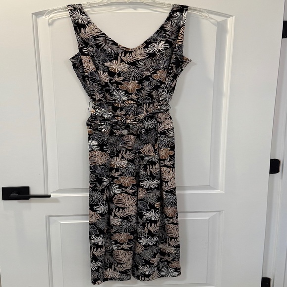 J. Jill Wearever Wide Leg Jumpsuit Black Floral V-Neck Tie Belt Size M NWT - Picture 3 of 6